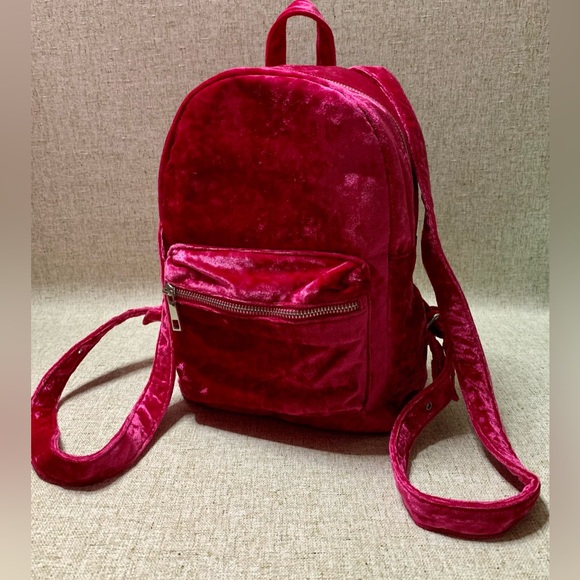 🎀Fuchsia backpack,velvet fabric. It is used, its condition is excellent.🎀#FORP - Picture 7 of 17